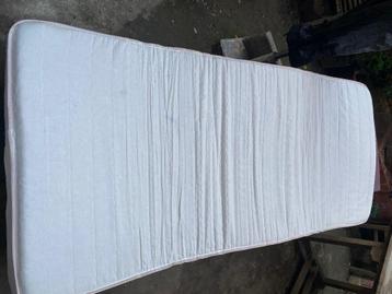Comfortabel matras  beschikbaar voor biedingen