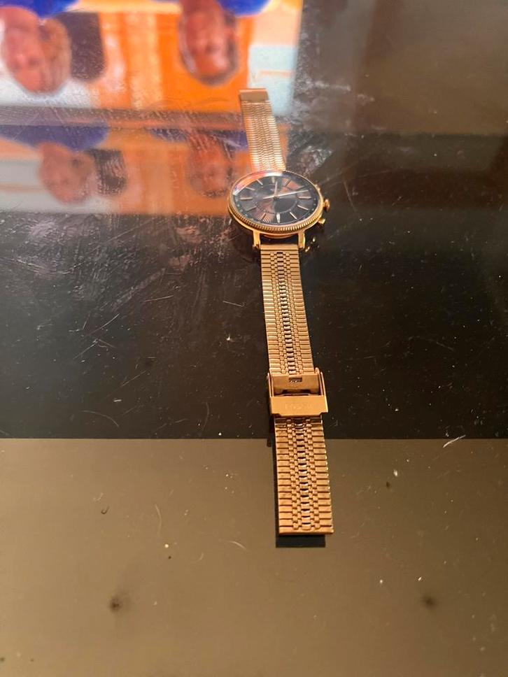 Fossil Smartwatch – goudkleurig, Handtassen en Accessoires, Horloges | Dames, Zo goed als nieuw, Polshorloge, Fossil, Ophalen