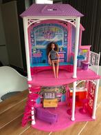 Barbie Beach House / Strandhuis + meubels en pop, Maison de poupées, Utilisé, Enlèvement ou Envoi