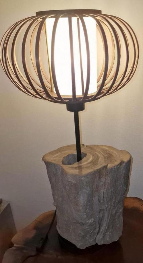 Lampe unique en bois pétrifié, Maison & Meubles, Lampes | Lampes de table, Neuf, Bois, Enlèvement ou Envoi