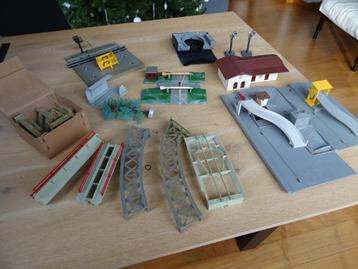 Lot toebehoren voor modeltrein - HO beschikbaar voor biedingen