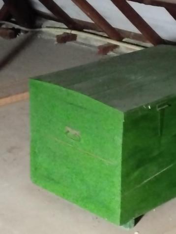 Stevige retro houten koffer groen geverfd H 55 L 91 B 55cm beschikbaar voor biedingen