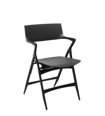 Kartell stoelen beschikbaar voor biedingen