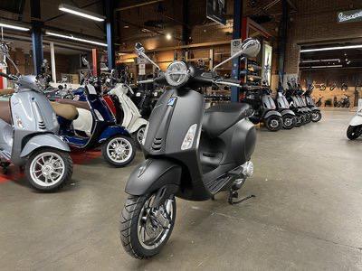 Vespa Primavera S A-klasse NIEUW, Fietsen en Brommers, Scooters | Vespa, Zo goed als nieuw, Ophalen