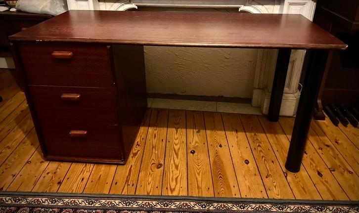 Mooie grote bureau met schuiven en stoel, Huis en Inrichting, Bureaus, Zo goed als nieuw, Bureau, Ophalen