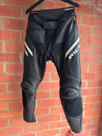 Motorbroek richa beschikbaar voor biedingen