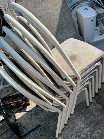 6 keuken stoelen GRATIS beschikbaar voor biedingen