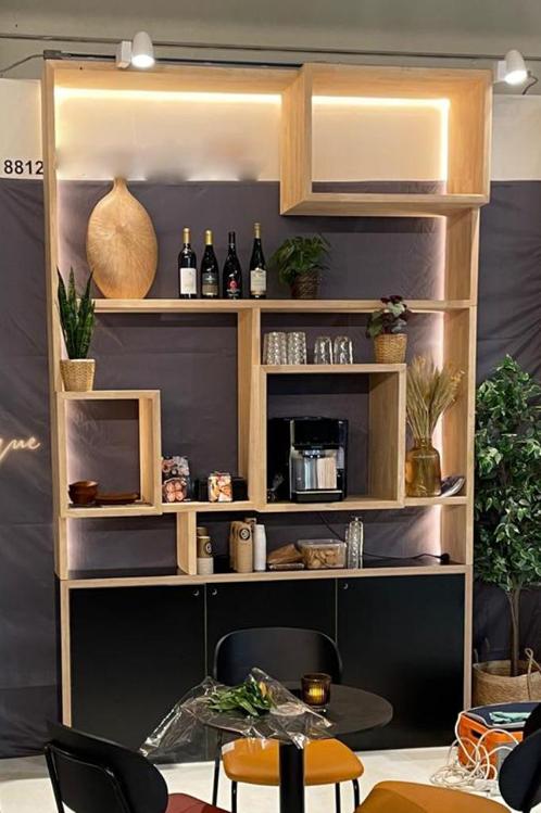 Unieke hoge wandkast, Huis en Inrichting, Kasten | Boekenkasten, Zo goed als nieuw, 150 tot 200 cm, 200 cm of meer, 25 tot 50 cm