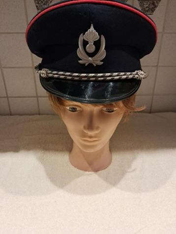 Kepi van de Belgische Gendarmerie beschikbaar voor biedingen
