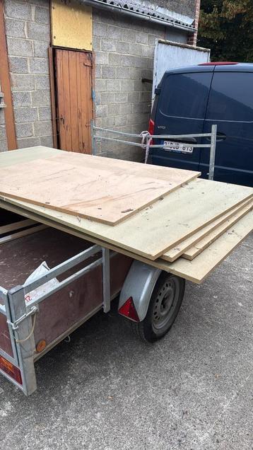 4 groene MDF platen 22mm dik beschikbaar voor biedingen