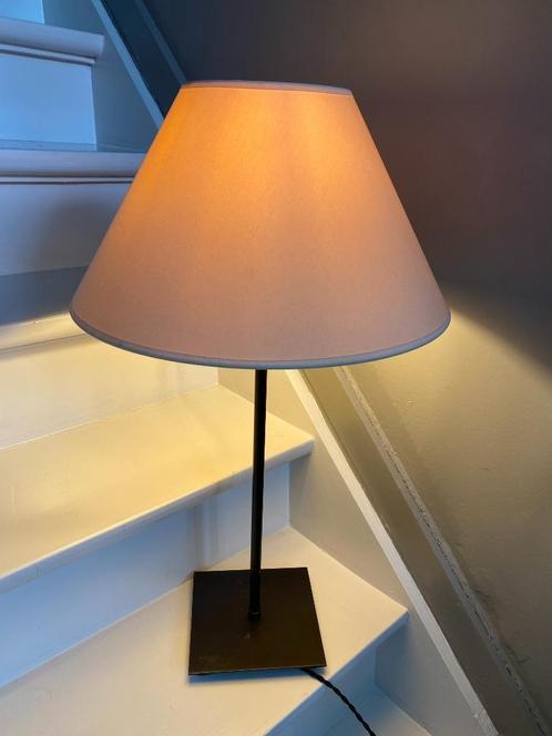Lampe de table Cosy sur base en métal (Stephane DAVIDTS), Maison & Meubles, Lampes | Lampes de table, Comme neuf, 50 à 75 cm, Métal