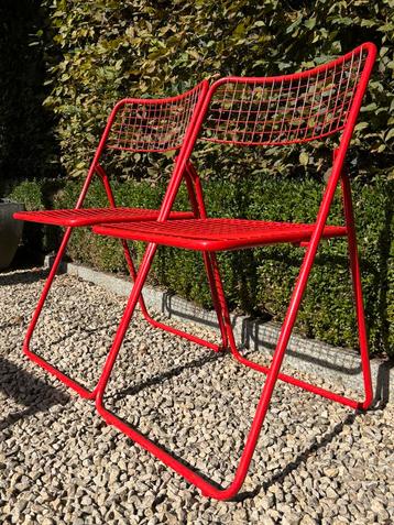 2 vintage design rode klapstoelen beschikbaar voor biedingen
