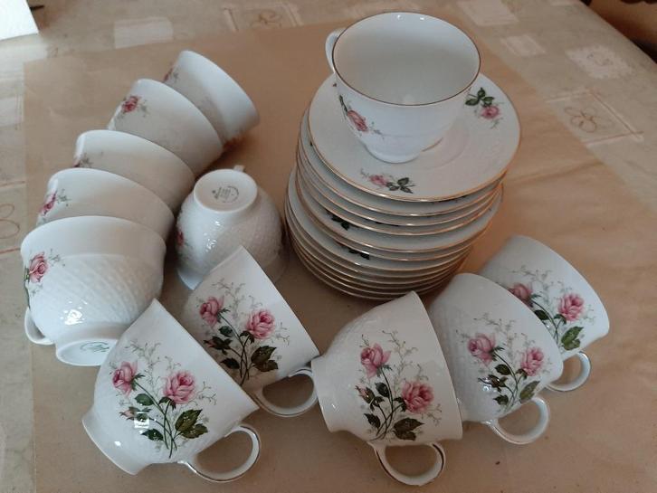 set van 12 tassen met ondertassen,Seltmann Weiden, Antiquités & Art, Antiquités | Services (vaisselle) pièces, Enlèvement