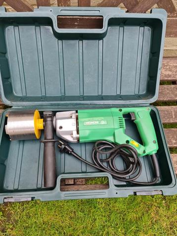 caroteuse  hitachi   900 watt  avec variateur de vitesse 