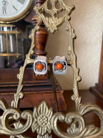 vintage oorbellen met clip beschikbaar voor biedingen