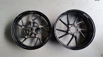 BMW S1000XR R1250R F900XR wielenset met schade beschikbaar voor biedingen