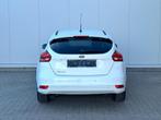 ✅ Ford Focus 1.5TDCi GARANTIE Titanium Airco Navi PDC Cruise, Auto's, Stof, 4 cilinders, Wit, Bedrijf