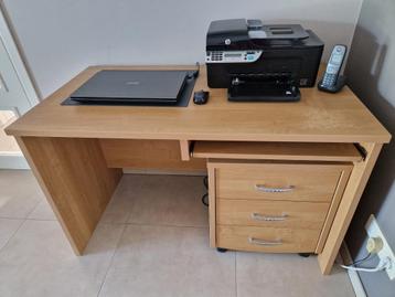 Bureau + ladekast beschikbaar voor biedingen
