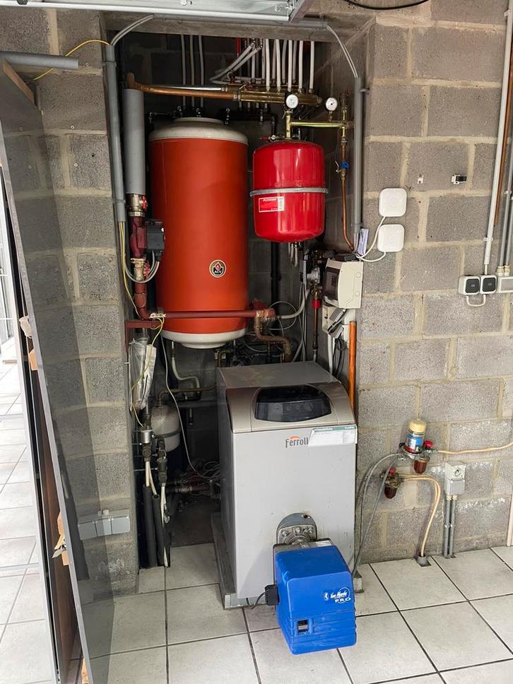 Verwarmingsketel Ferroli, stookolietank 2600l, radiatoren, Doe-het-zelf en Bouw, Verwarming en Radiatoren, Gebruikt, Ophalen