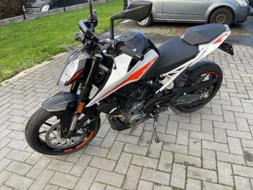 KTM 390 Duke 4000 km état neuf !!