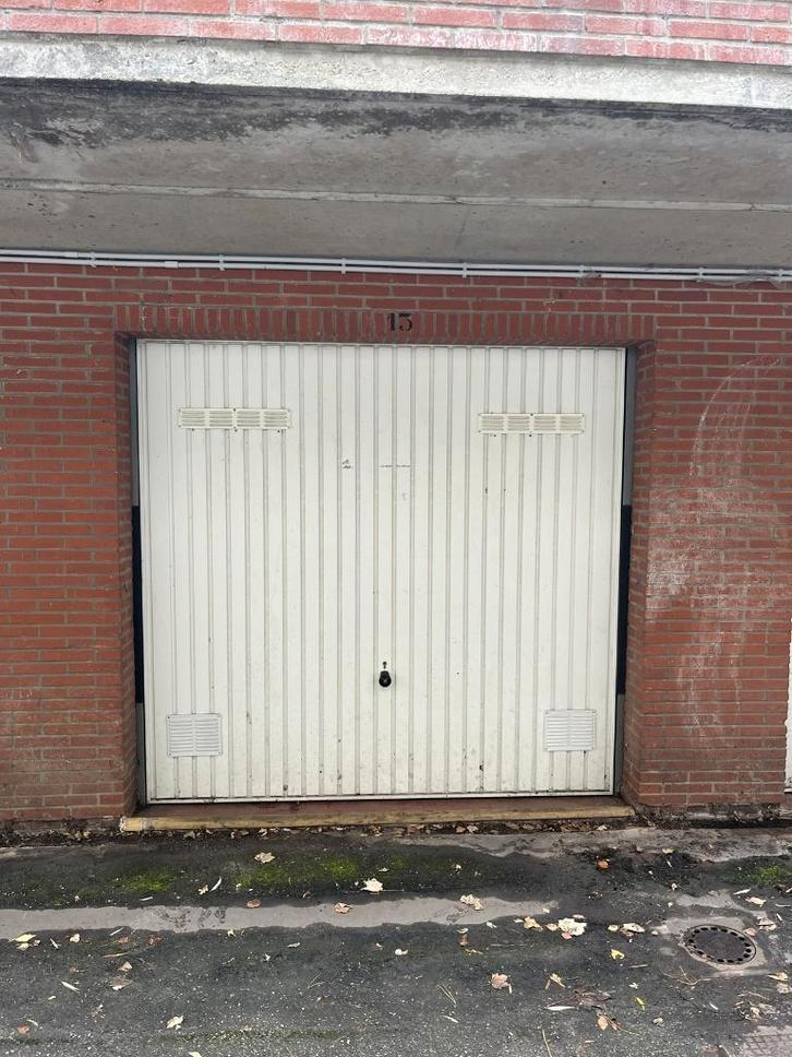 Garage fermé à 1150 Woluwe Saint Pierre, porte électrique, Immo, Maisons à vendre, Bruxelles, Jusqu'à 200 m², Autres types, G