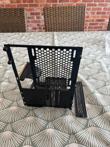 Lian i vertical GPU mount beschikbaar voor biedingen
