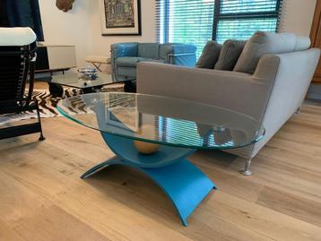Prachtige design koffietafel in gelakt staal en glas beschikbaar voor biedingen
