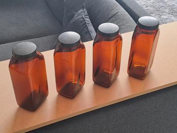 Vintage apothekerflessen beschikbaar voor biedingen