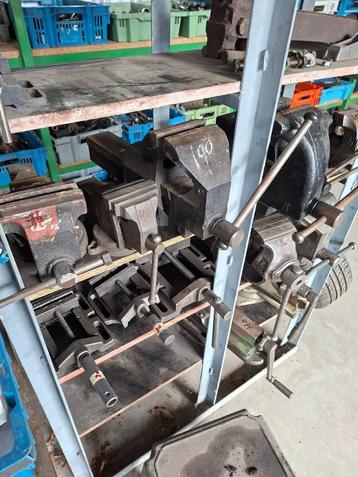 verschillende bankschroeven en machine klemmen beschikbaar voor biedingen