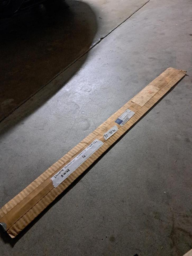 Baguette latérale protection mercedes classe A w168, Auto-onderdelen, Carrosserie, Deur, Mercedes-Benz, Voor, Rechts, Nieuw, Ophalen