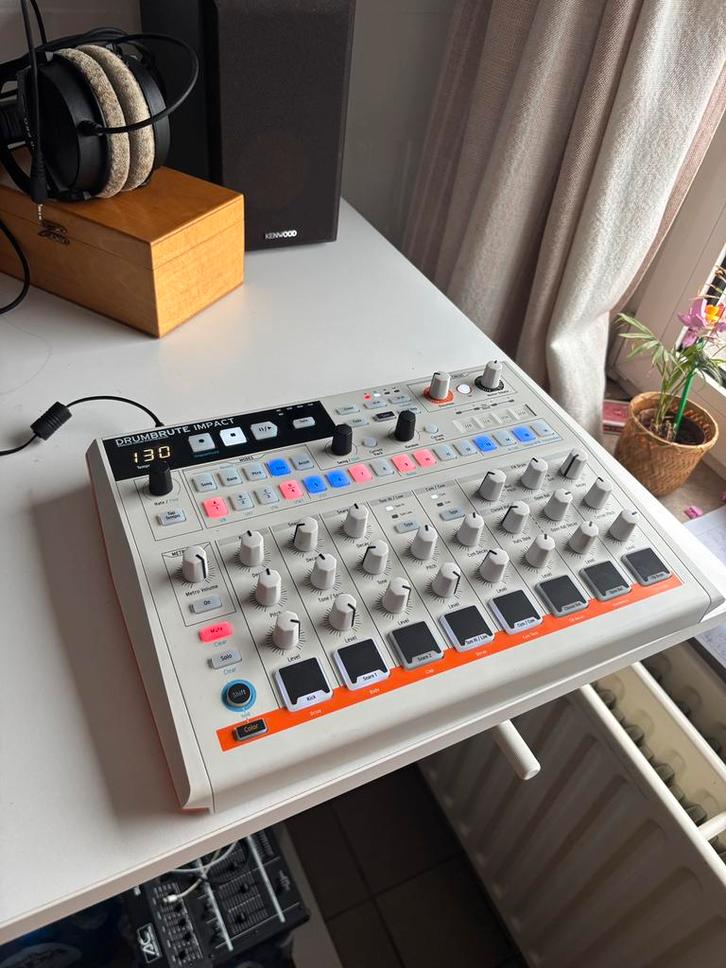 Arturia Drumbrute Impact 1984, Muziek en Instrumenten, Drumcomputers, Zo goed als nieuw, Ophalen of Verzenden