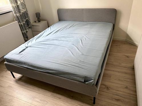 IKEA queensize bed te KOOP, Huis en Inrichting, Slaapkamer | Bedden, Zo goed als nieuw, Twijfelaar, 160 cm, 200 cm, Metaal, Beige