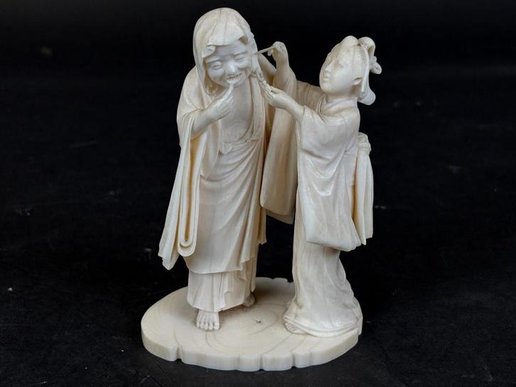 Fijn gesneden ivoren okimono Daruma met oorbellen Meiji, Antiek en Kunst, Kunst | Niet-Westerse kunst, Ophalen of Verzenden