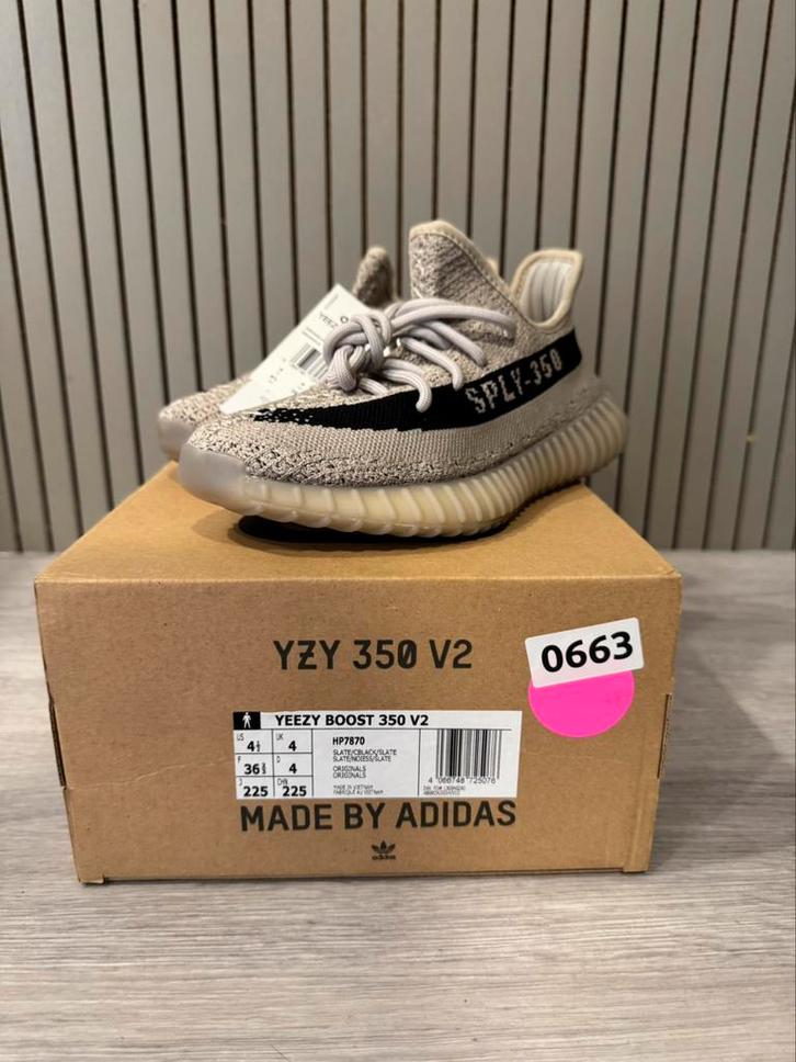 Yeezy 350 v2 Slate, Kleding | Heren, Schoenen, Nieuw, Sneakers, Overige kleuren, Ophalen of Verzenden