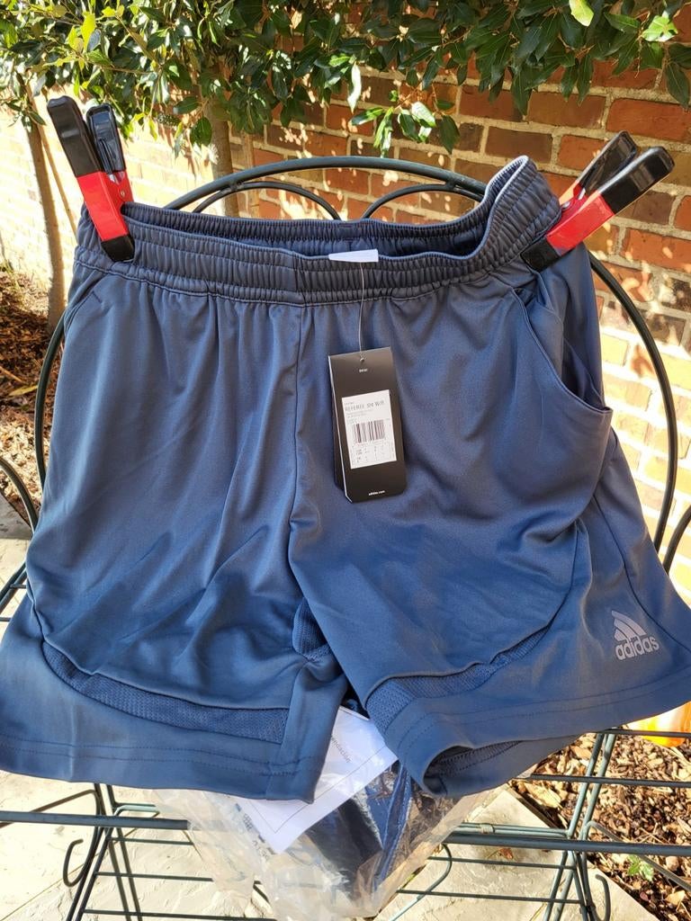 Nieuwe adidas 2-in-1 Trainingsshort - Maat M - Met kaartje, Kleding | Heren, Sportkleding, Ophalen of Verzenden, Maat 48/50 (M)