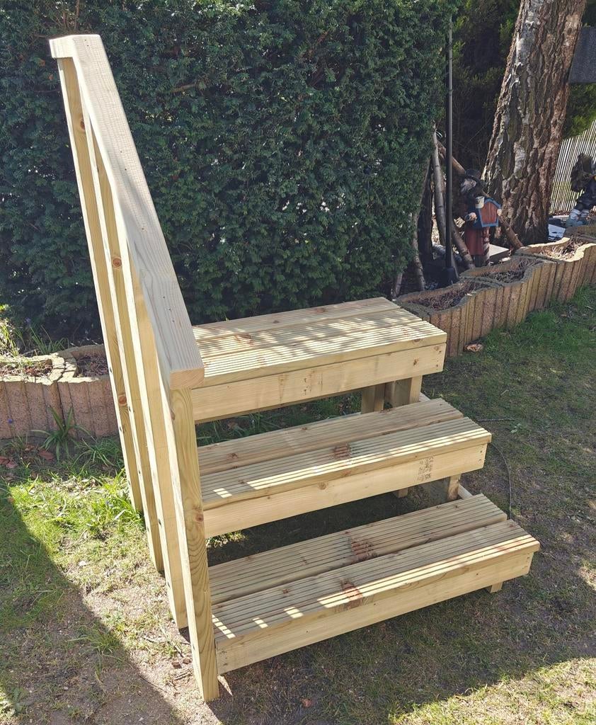 NIEUWE HOUTEN TRAP., Ophalen of Verzenden