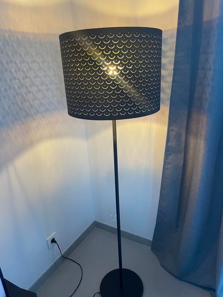 Abat jour noir/dore et pied de lampe noir. Ikea, Maison & Meubles, Enlèvement ou Envoi, Comme neuf