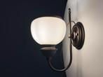 Vintage wandlamp met melkglazen kap (jaren 70–90), Ophalen of Verzenden, Zo goed als nieuw, Metaal