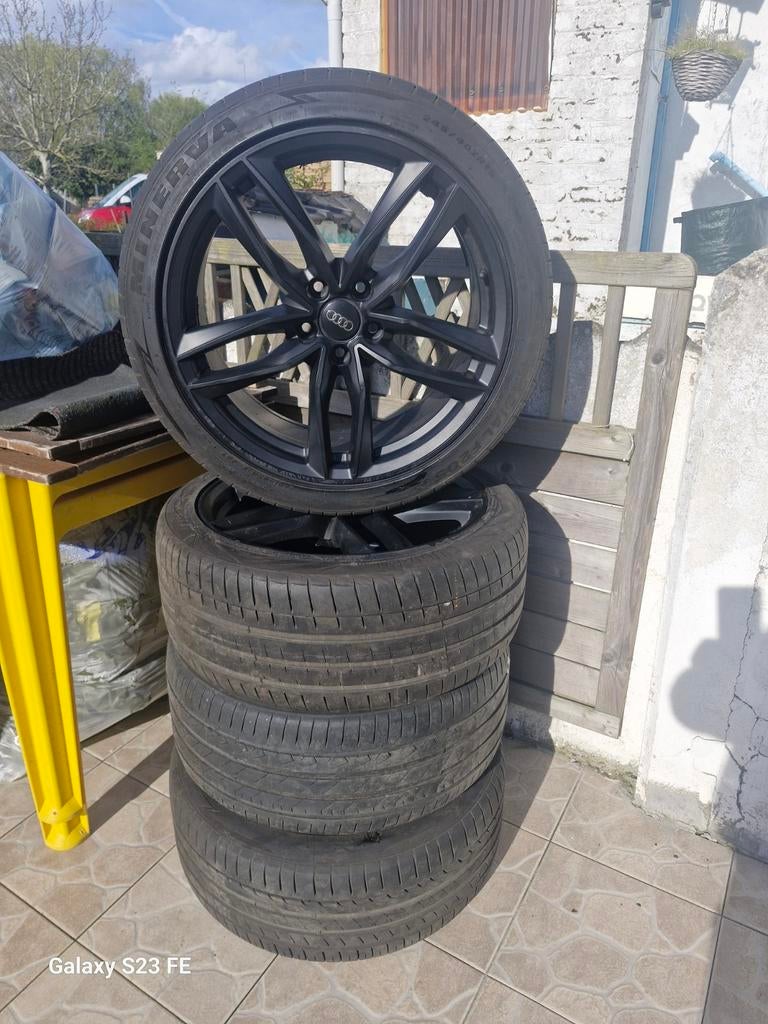 4 jantes d'origine noir avec pneus R19, Autos : Pièces & Accessoires, Pneus & Jantes, Pneus et Jantes, 245 mm, Pneus été, 19 pouces