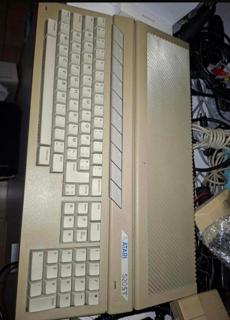 Te koop Atari 520 ste zonder kabel-tv of muistest, Computers en Software, Vintage Computers, Ophalen of Verzenden
