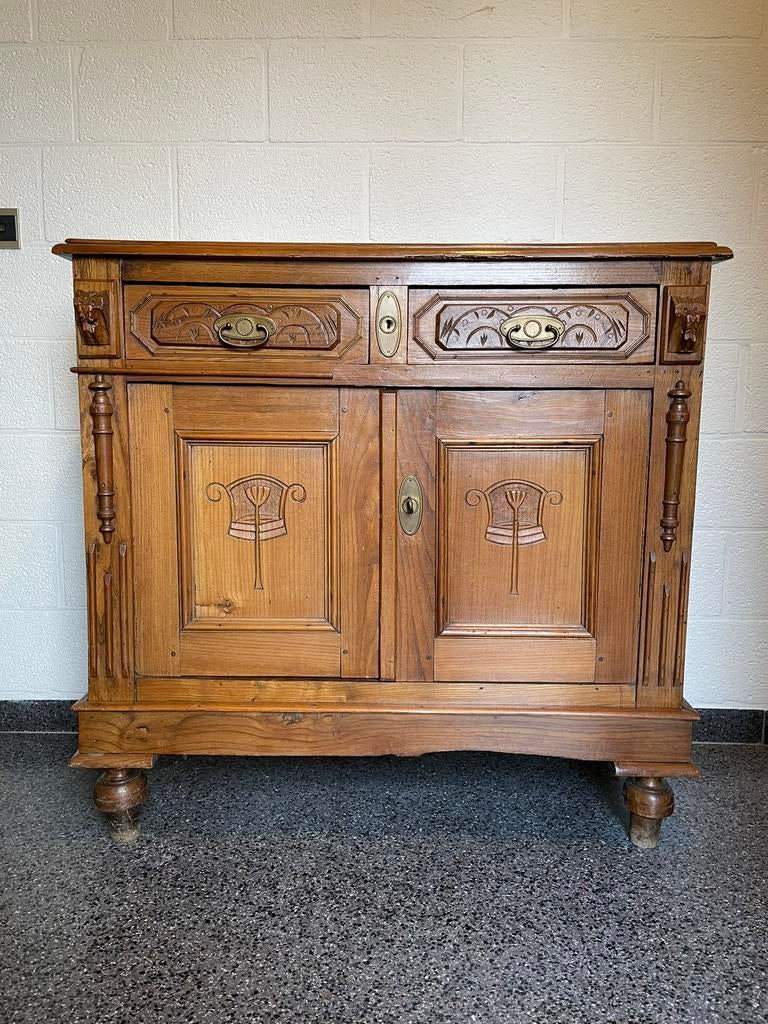 Vol houten antieke Halkast, Ophalen