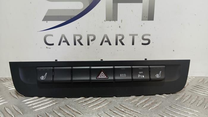 Commutateur éclairage d'urgence d'un Mercedes A-Klasse, Autos : Pièces & Accessoires, Tableau de bord & Interrupteurs, Mercedes-Benz