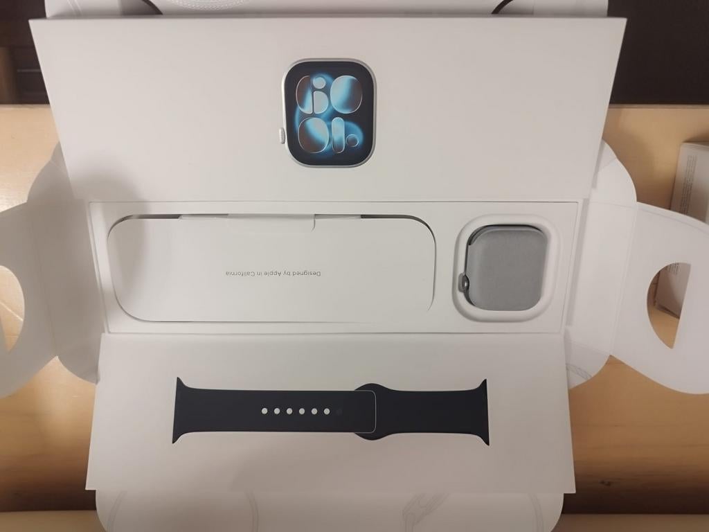 Apple Watch Series 11- 42mm Aluminium, Neuf, Étanche, Gris, État