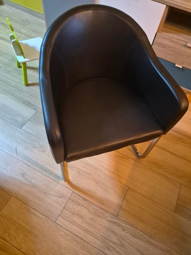 Lot de 5chaises de salle à manger/ bureau en cuir