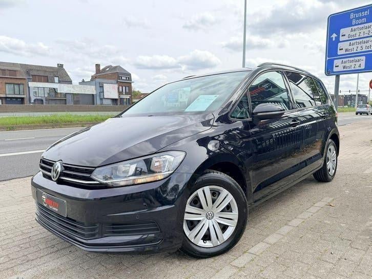 Vw Touran 12/2017 100dkm 7zitpl. Benzine Navi Trekhaak Pdc, Auto's, Voorwielaandrijving, Monovolume, Euro 6, 4 cilinders