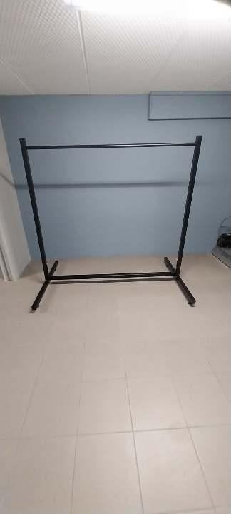 A LOUER - Penderie/Tringle à vêtements - Solide et spacieuse, Enlèvement, Comme neuf, Noir, Métal