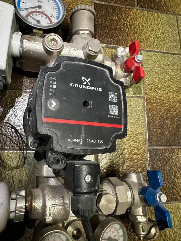 Circulatiepomp van het merk Grundos.!!, Doe-het-zelf en Bouw, Verwarming en Radiatoren, Zo goed als nieuw, Ophalen