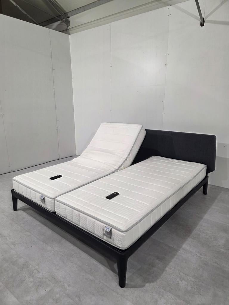 Auping Essential Elektrisch Bed 180x210 M2, 210 cm, Tweepersoons, Ophalen of Verzenden, Zo goed als nieuw