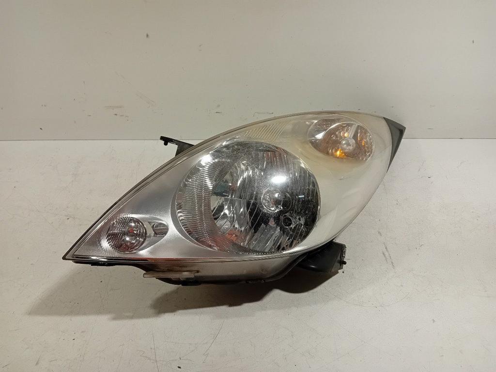 Koplamp links Chevrolet Spark, Auto-onderdelen, Onderdelen@venauto.nl, Van der Ven Autorecycling B.V., Gebruikt, Ettenseweg 76, 4706 PB Roosendaal, The Netherlands