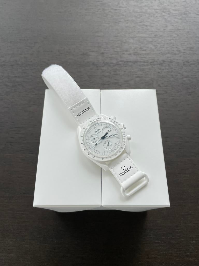Swatch / Moonswatch (Snoopy), Handtassen en Accessoires, Horloges | Heren, Nieuw, Polshorloge, Swatch, Overige materialen, Overige materialen